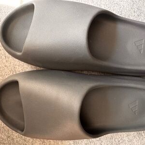 Adidas Yeezy slides